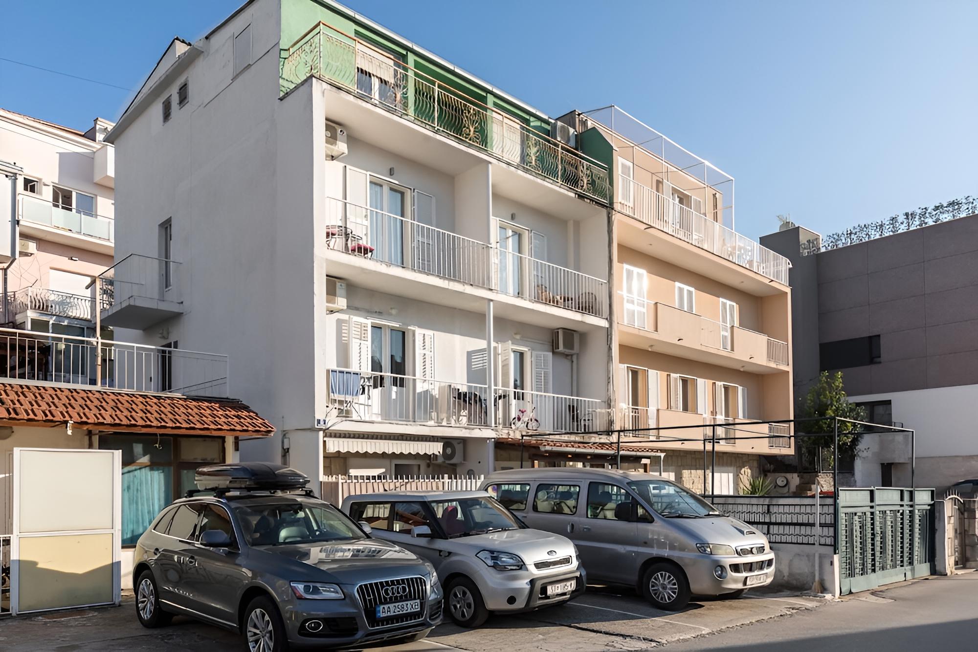 Neven - Comfortable & Great Location - A1 view 5