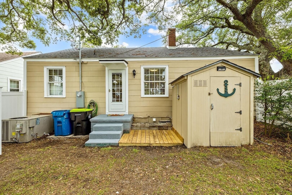 The Anchor Cottage 3 Bedroom Home by RedAwning view 2