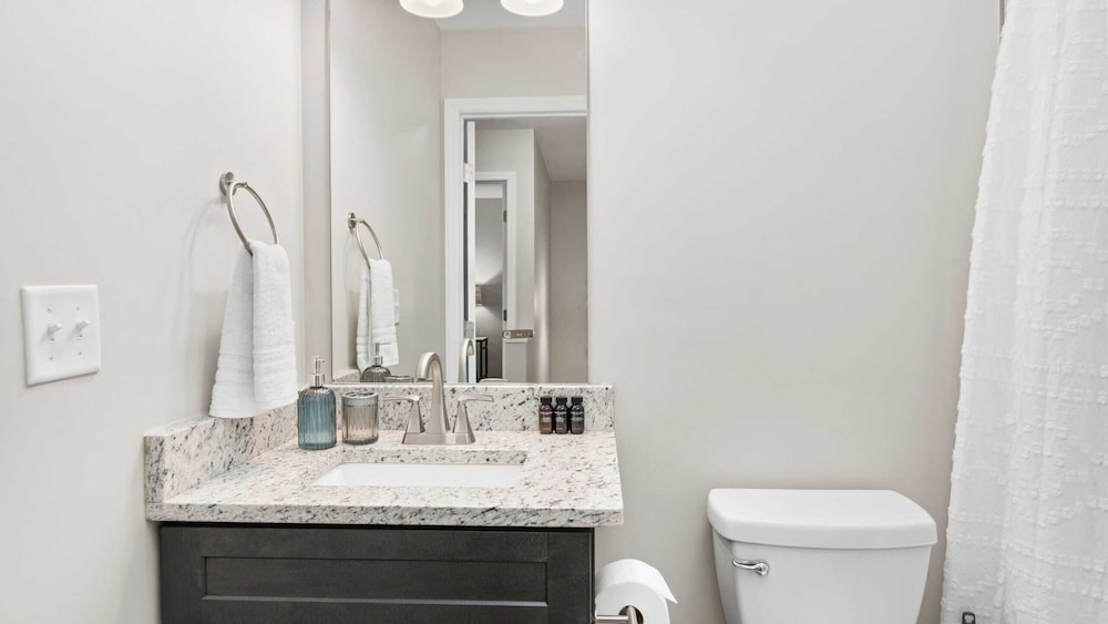 10 Townhomes, Sleeps 89 6 Mins to DT Asheville Sycamore Cove by Avantstay