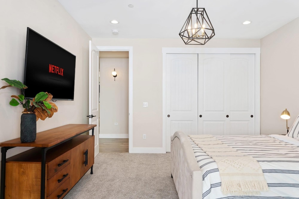 Luxury Retreat Home w Hot Tub - Property Image 42