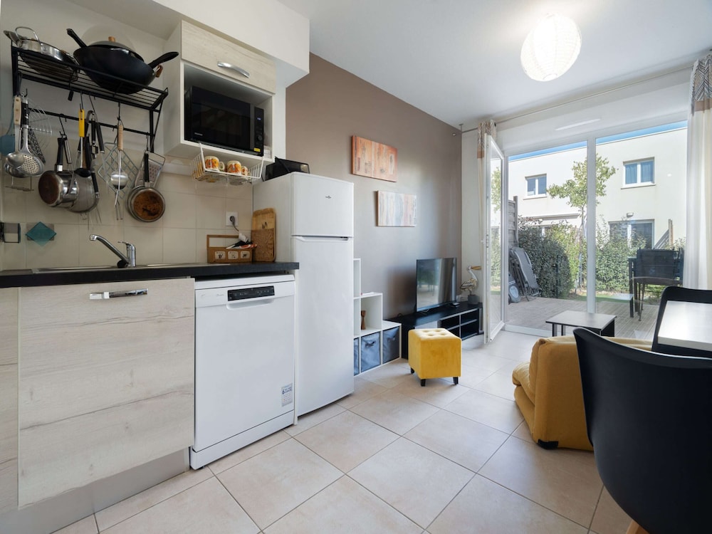 Cozy Beachside Villa in Serignan