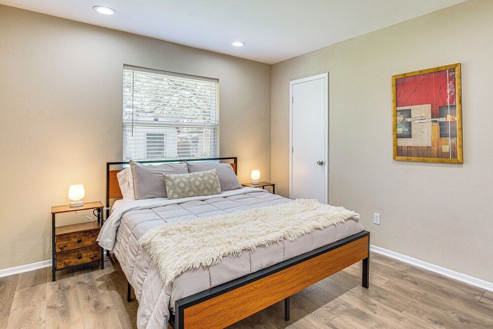 5 Mi to Fort Worth Stockyards: Home w/ Yard!