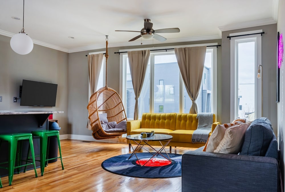 Modern Nashville Townhouse Rooftop Garage