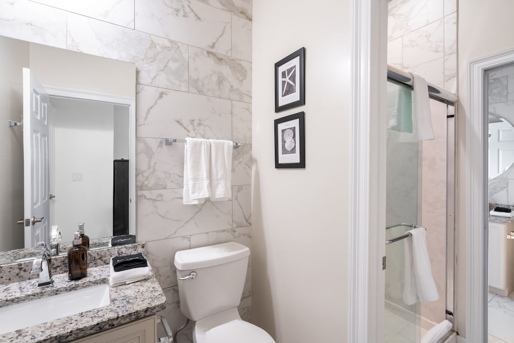 Fin by Avantstay 9 BR Destin Oasis With Pool Spa Walk to Beach