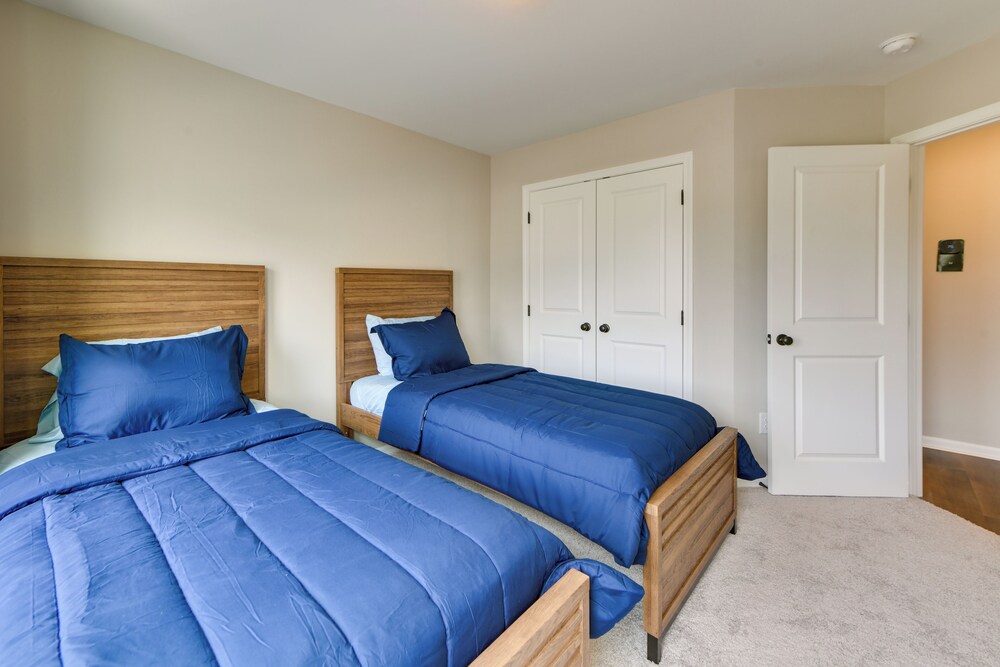 5 Mi to Auburn University: Sleek Townhome w/ Patio