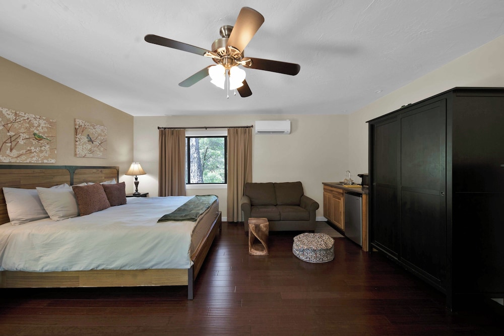 The Inn at Shasta Lake