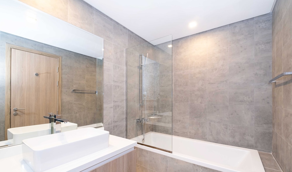 LUX  The Dubai Marina Skyline Suite