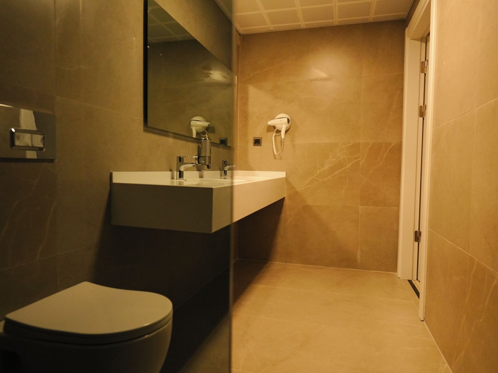 Bonnie City Hotel - Image 28