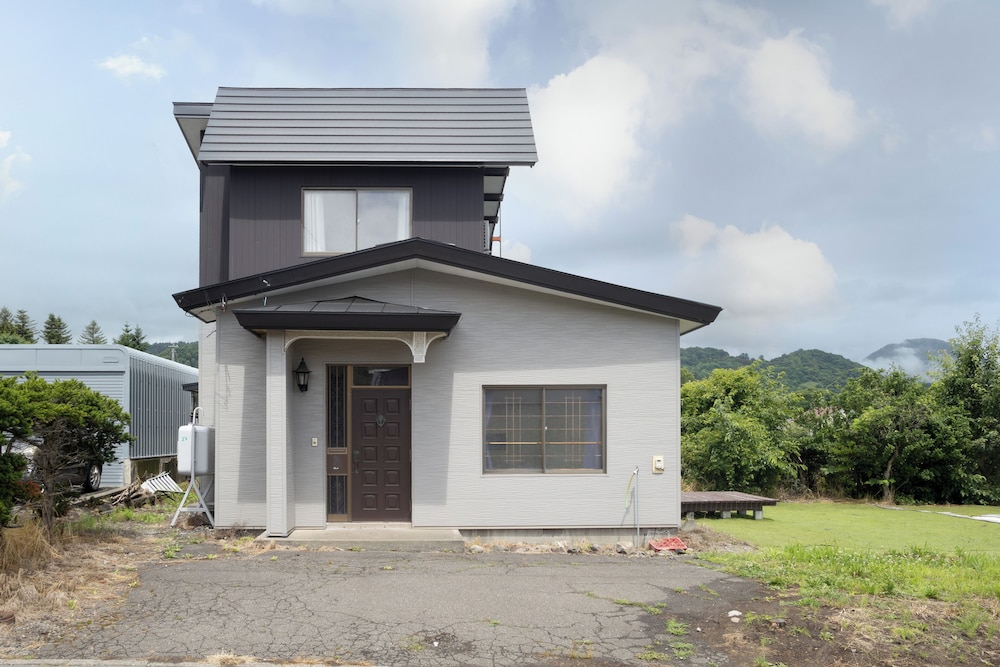 Gray house toya