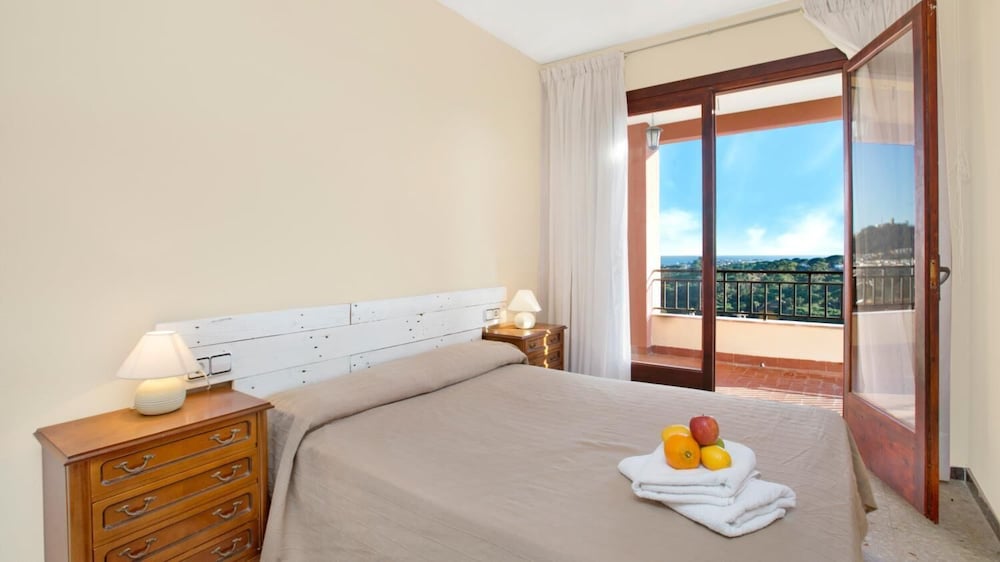 Vila Maer in Blanes With 5 Bedrooms and 2 Bathrooms