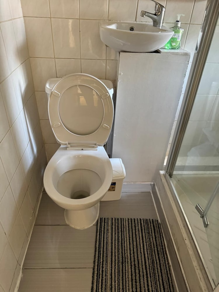 3BR Home Near Hounslow West Tube Station