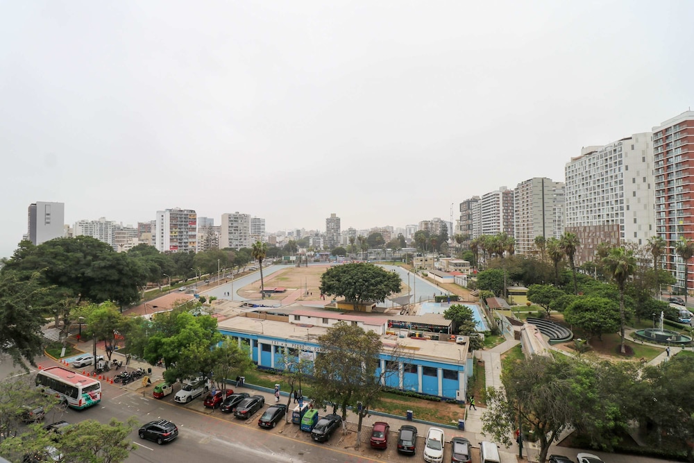 Radiant 1BR With Fantastic View in Barranco