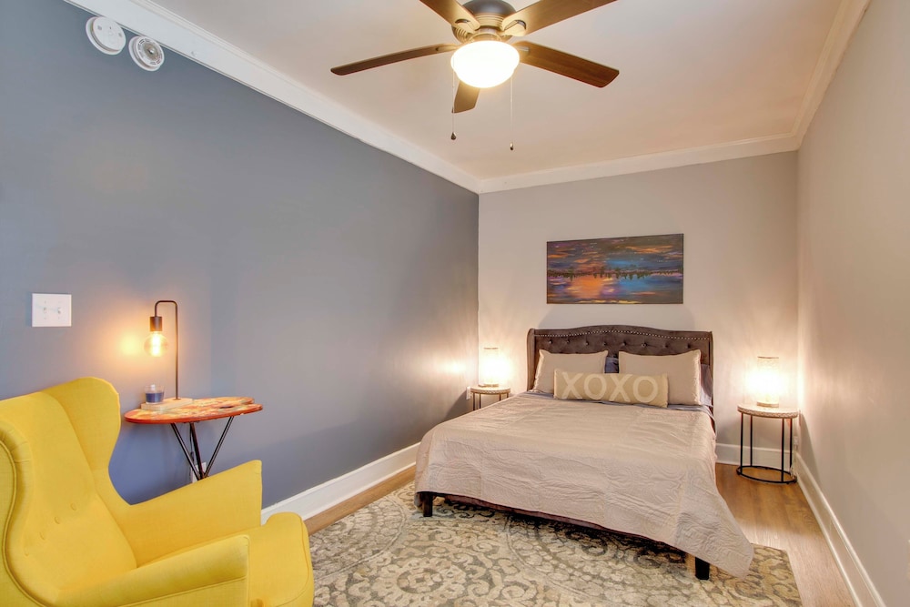Commuter-friendly Rental Unit in Greenwood!