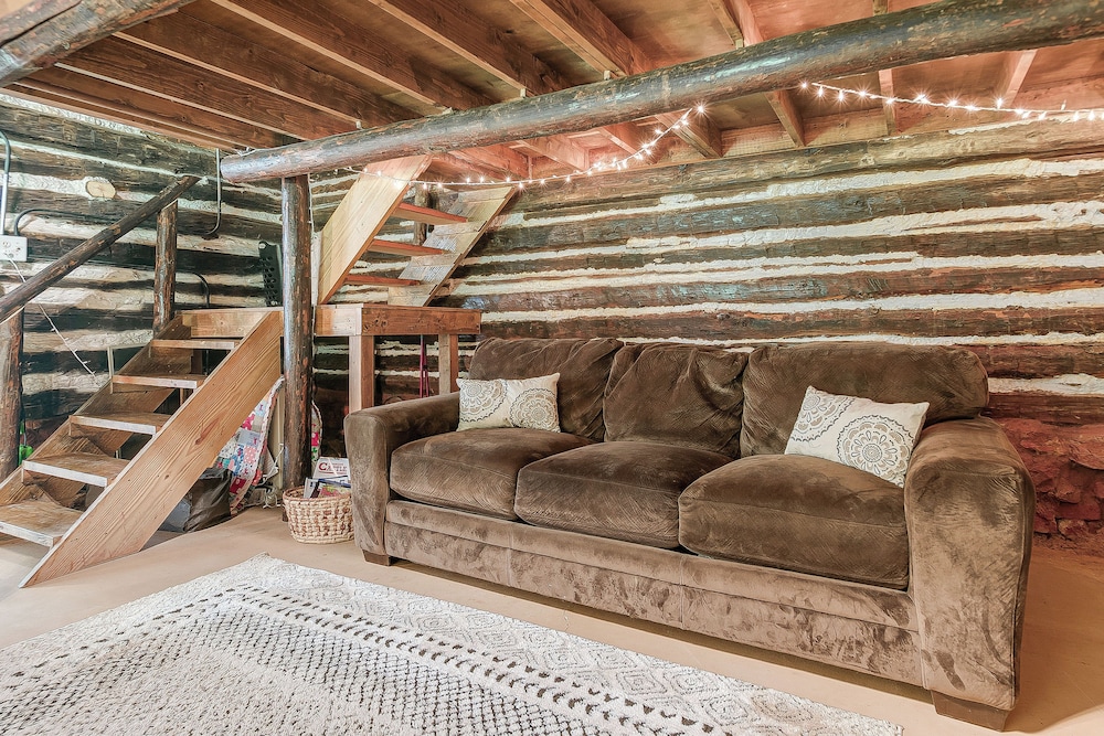 12 Mi to Staunton River State Park: Off-grid Cabin
