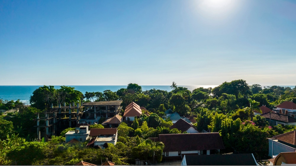 Villa Makena by Alfred in Bali - Stunning Tropical 6BD Villa Near the Beach