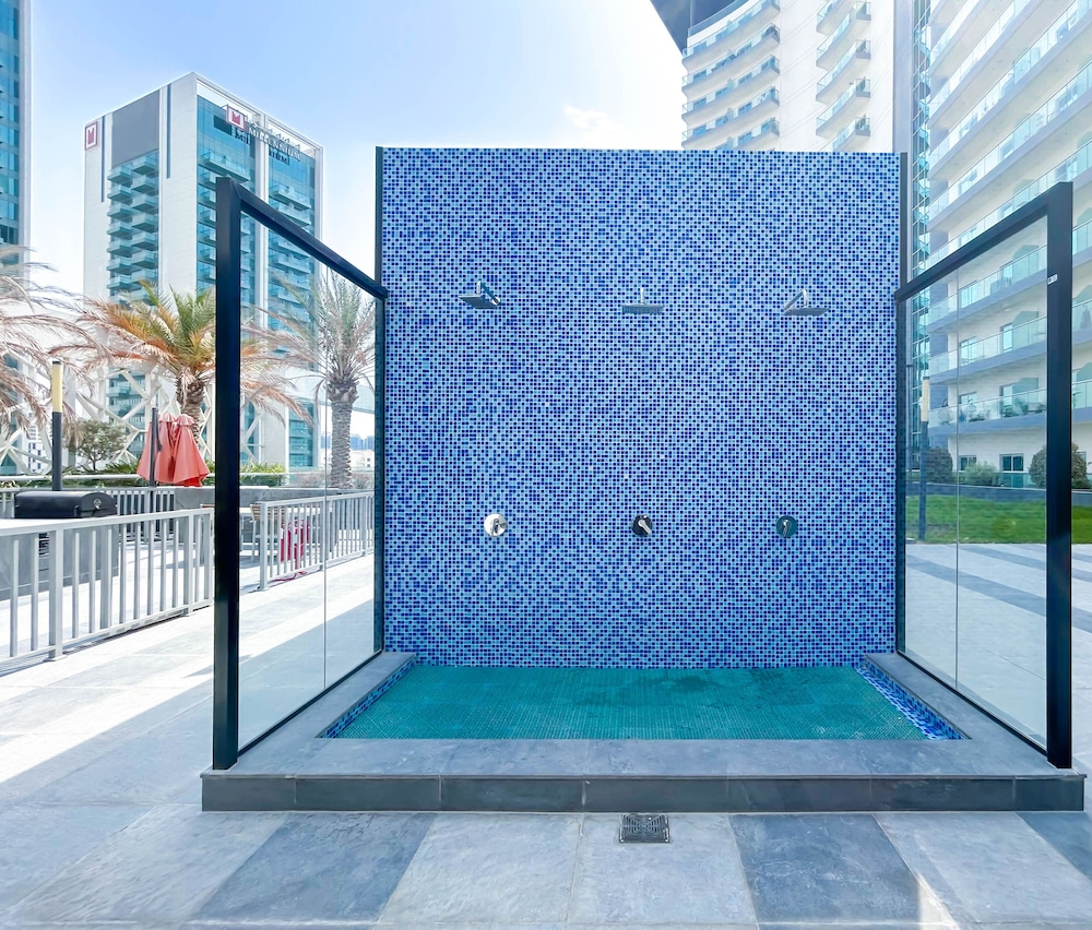 Urban Escape Studio Pool, Gym & Stylish Living