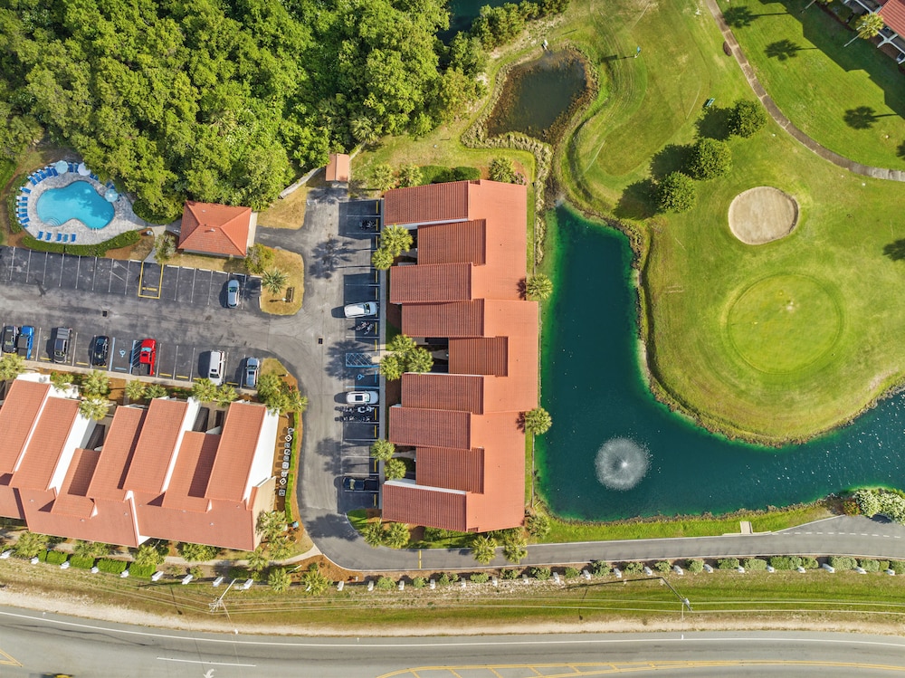 One More Round! 3BR 3BA Sleeps 10! 11 Pools! Golf Courses! Tennis Courts!