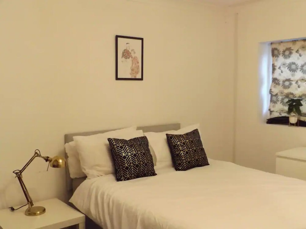Room in Guest Room - Spacious Room in Coventry