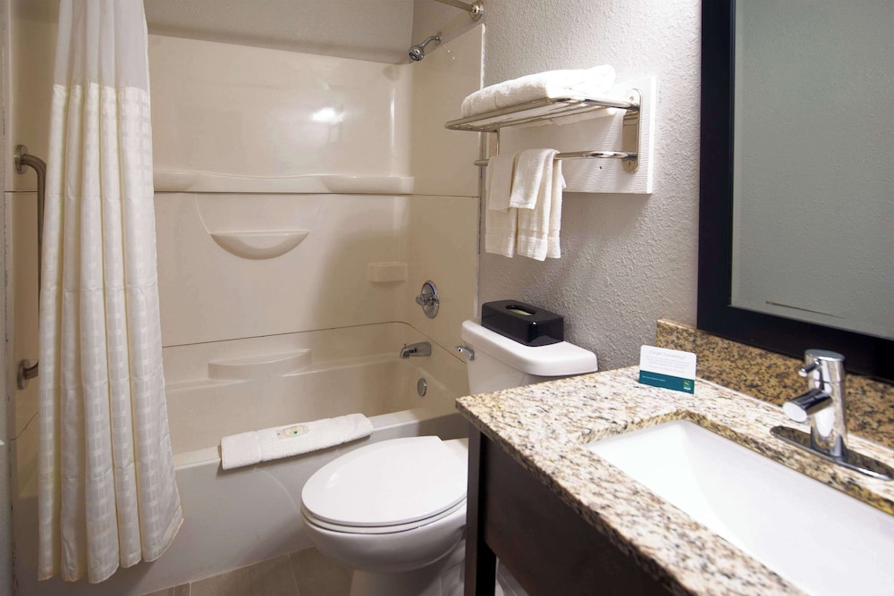 Quality Inn & Suites Hammond Near I-8090