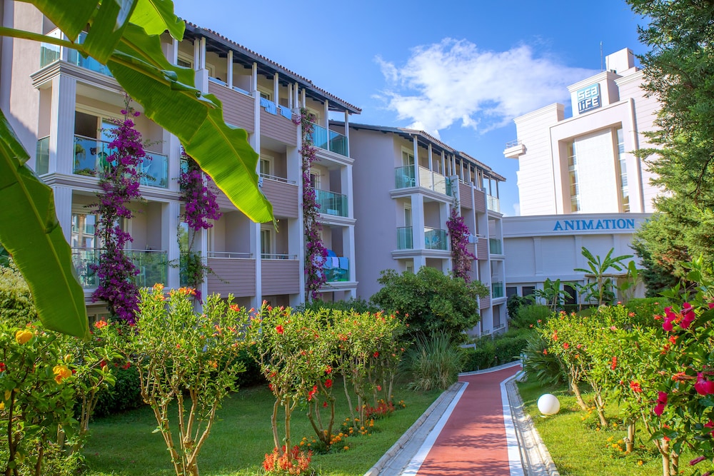 Sealife Buket Resort & Beach Hotel – All Inclusive