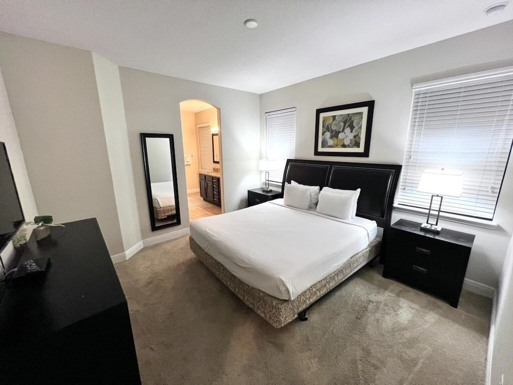 Cozy Family Town Home Close To Disney 4 Bedroom Townhouse by RedAwning view 3