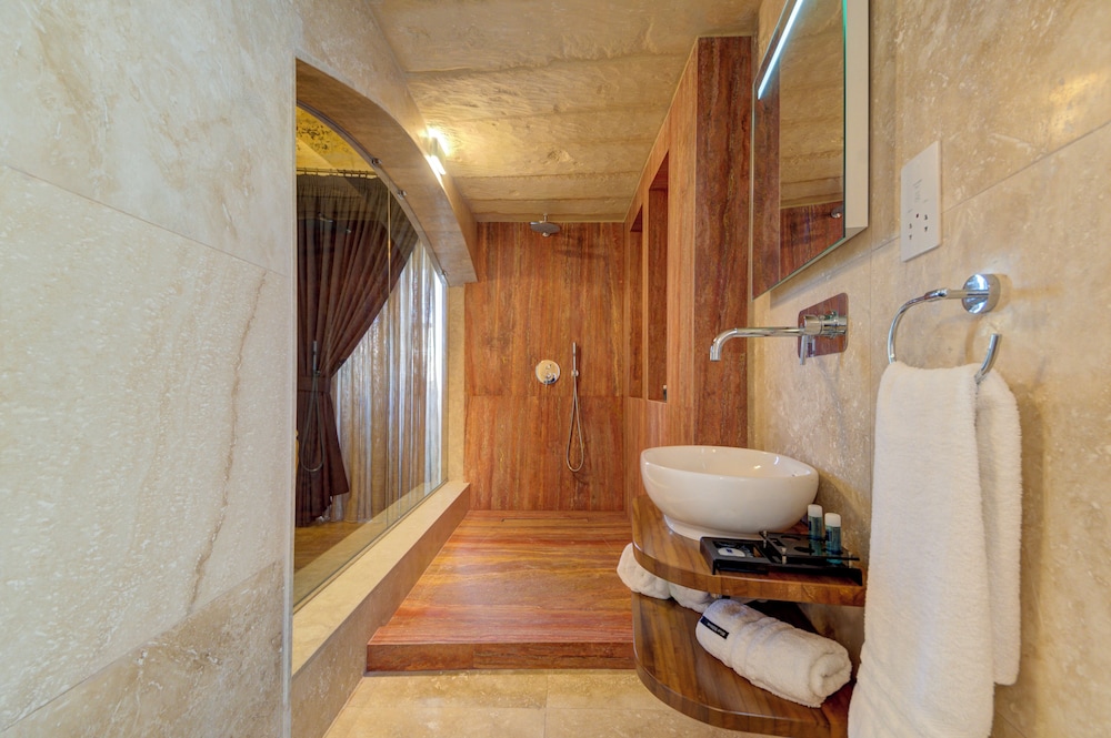 Room-ta' Karmenu - An 800 Year old Moder