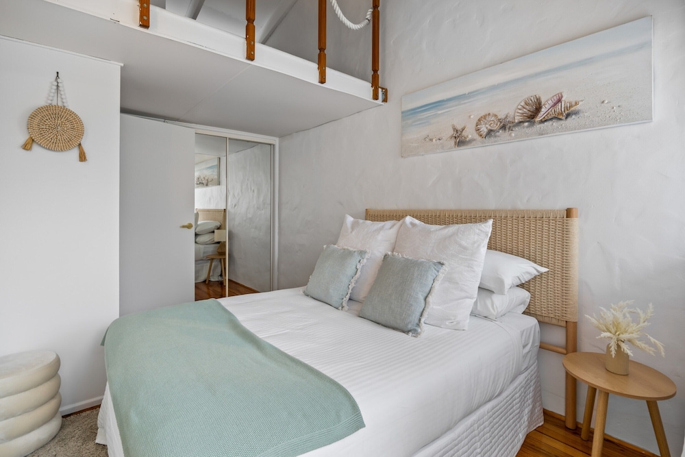 Chic 2-bed Cabin-style Home by Mooloolaba Beach