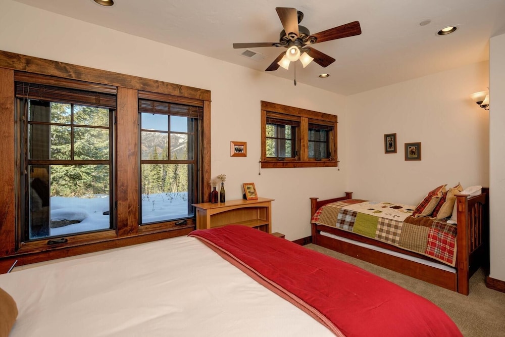 20 Peaks View 4 Bedroom Home by Moonlight Basin Lodging view 3