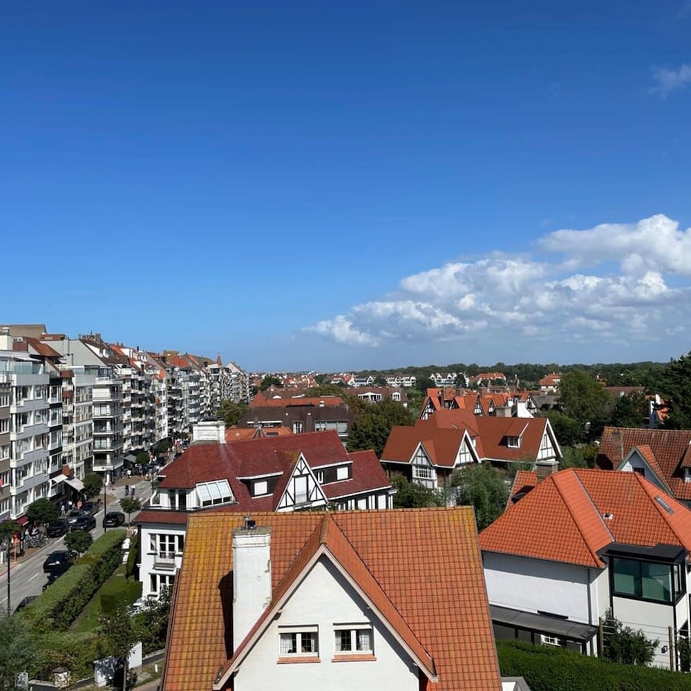 Renovated Apartment With sea View and Parking