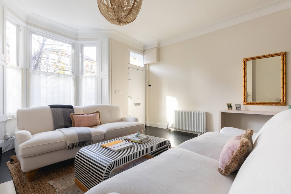 Edith Grove Viii by Onefinestay
