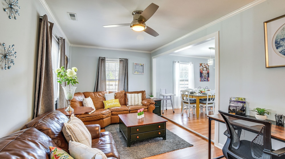 9 Mi to Downtown: Sanford Home w/ Hot Tub