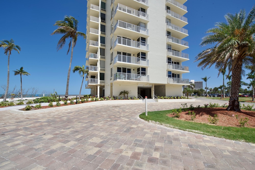 Estero Beach & Tennis 708-c