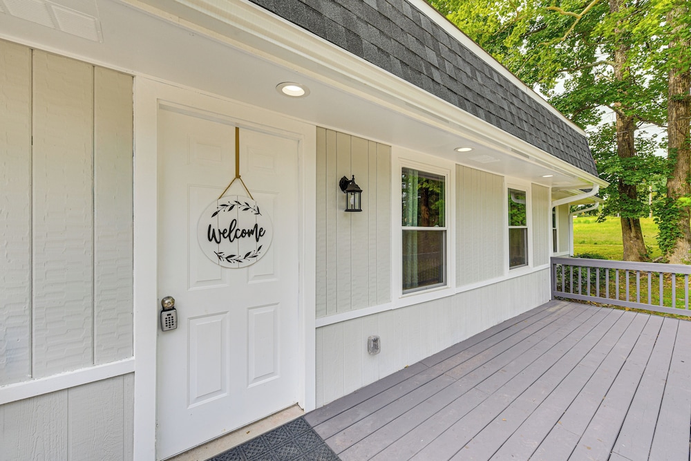 Private Deck & Yard: Home 3 Mi to Dtwn Sanford!