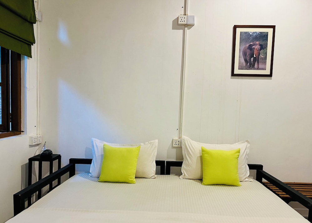 Funky Leopard Safari Lodge Bordering Yala National Park - Hostel