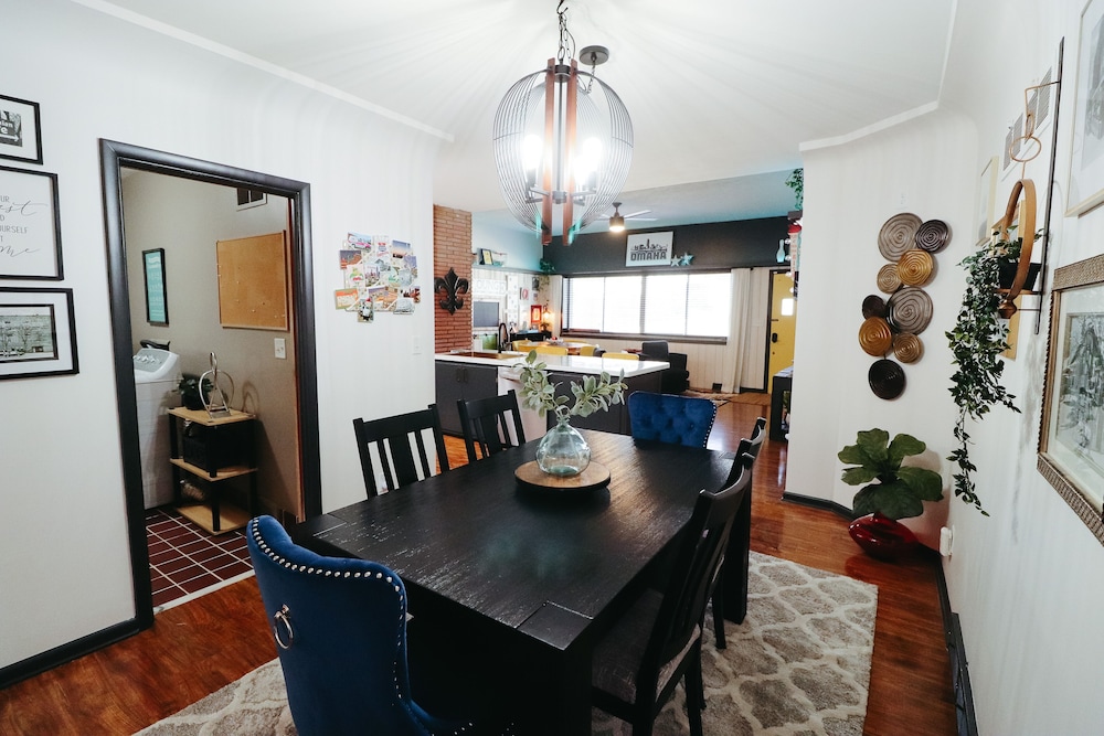Omaha Vacations - Charming Omaha Retreat - Near Zoo  Downtown 3 Bedroom Home by RedAwning - Property Image 7