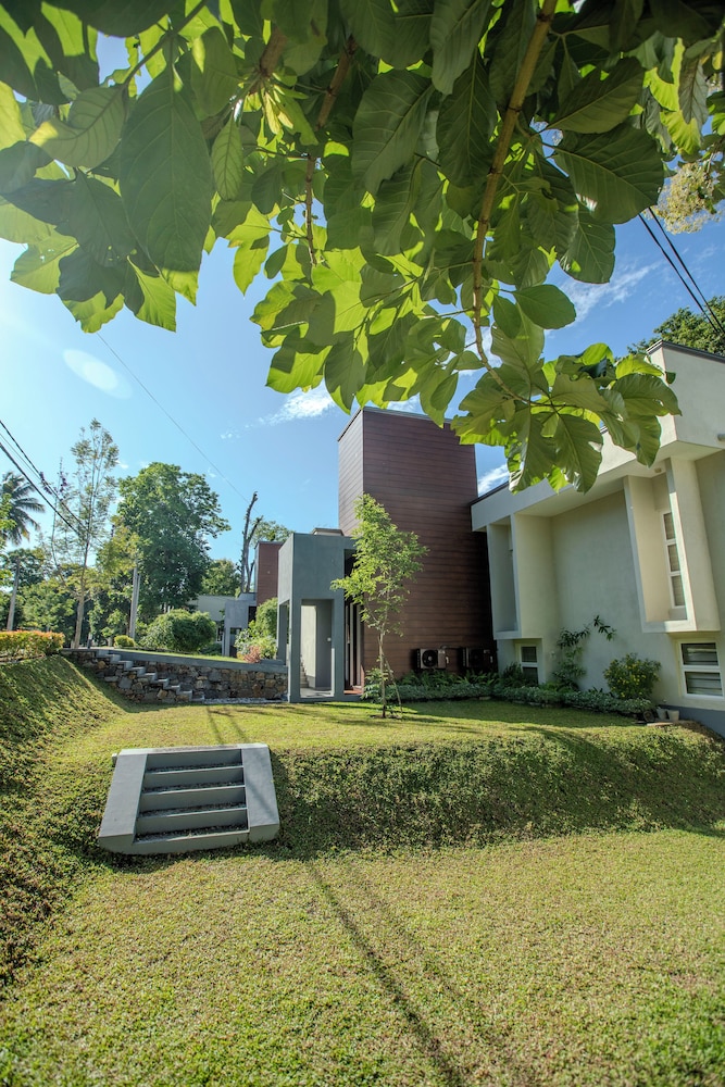 Lake Villas Premium Kandy