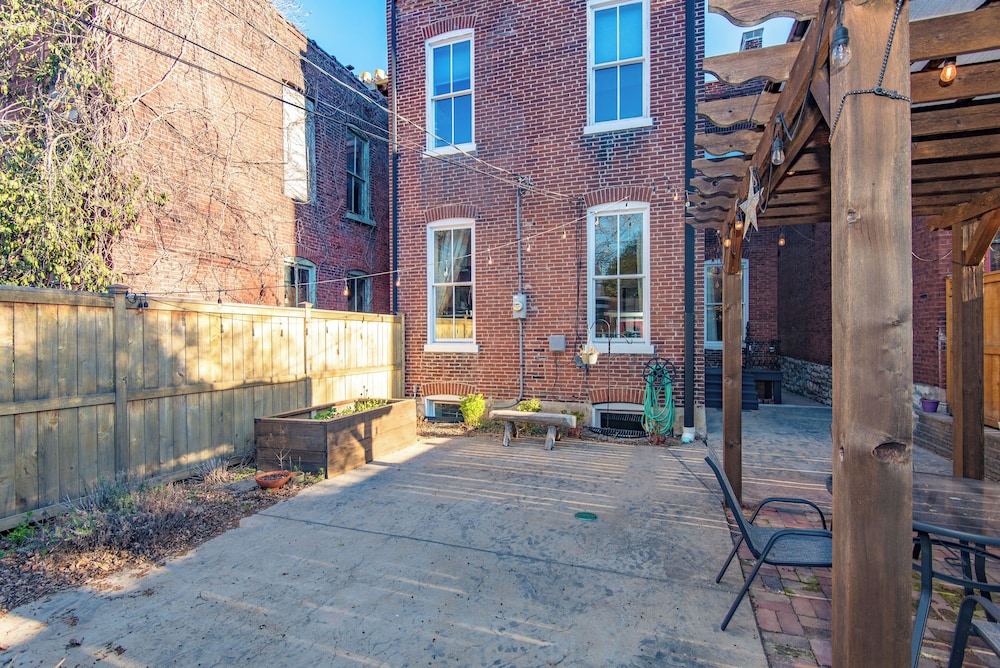 Home 2 Mi to Dtwn St Louis: Great for Families!