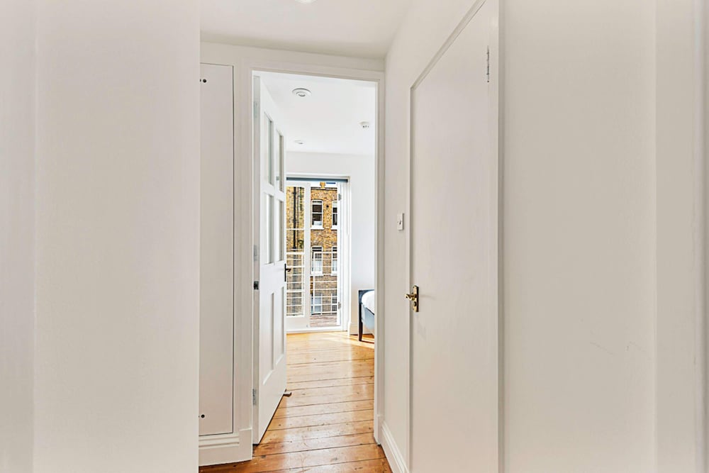One-bedroom Abode With A Balcony In Central London