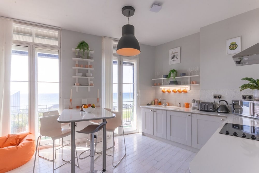 Seaview Apt Turner Contemporary Margate By Adliv