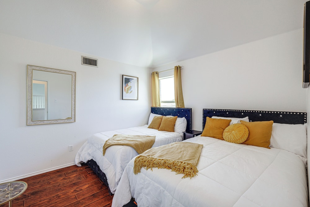 3 Mi to Dfw: Pet-friendly Euless Home