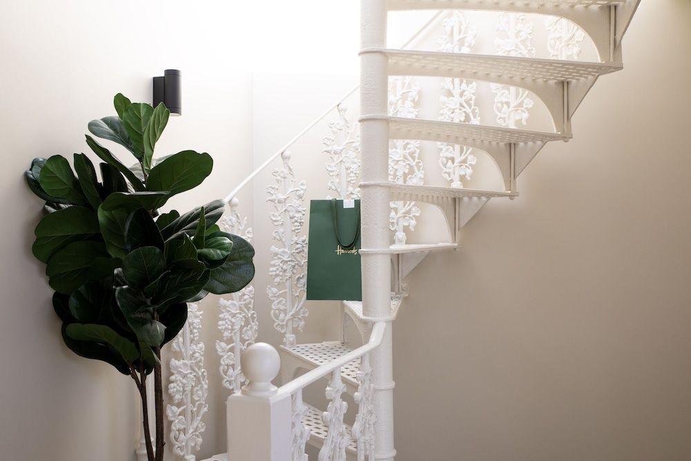Gulaid House Knightsbridge by Bob W London