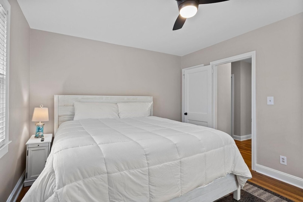 The Anchor Cottage 3 Bedroom Home by RedAwning view 3