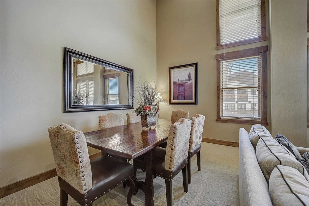 2 Condos Ski-in/ski-out at Deer Valley + Hot Tubs Mont Cervin by Avantstay