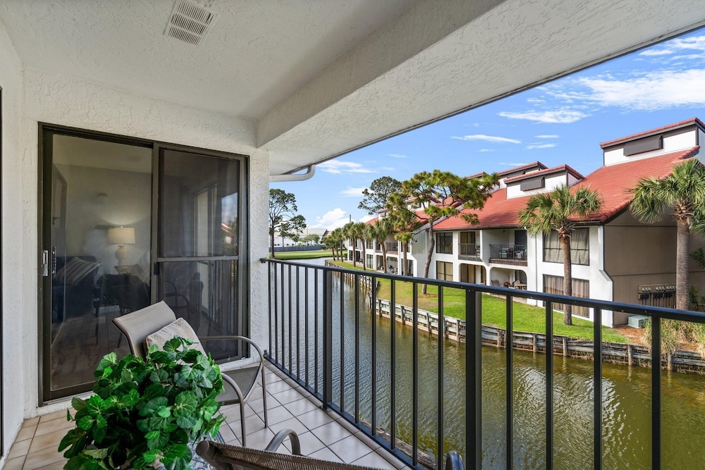 Edgewater Golf Villa 956
