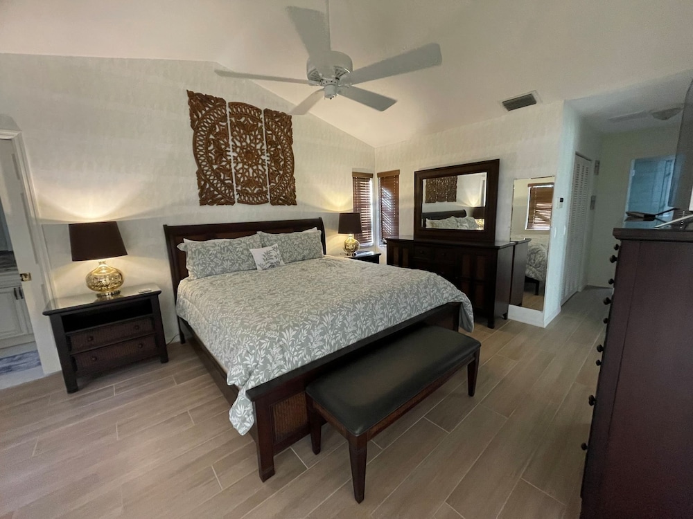 Punta Gorda Isles 3 Bedroom Private Pool+Spa Home on Canal 3 Home