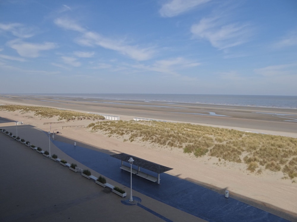 Apartment in Nieuwpoort With Stunning Sea View