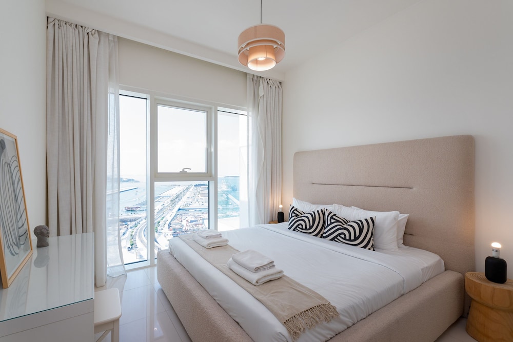 Stylish Emaar Beachfront 2BR w Beach Access