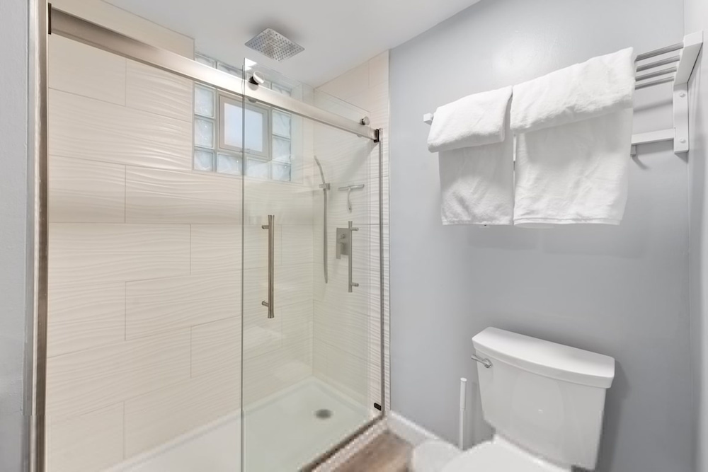 Stylish 2BR Urban Retreat in River West
