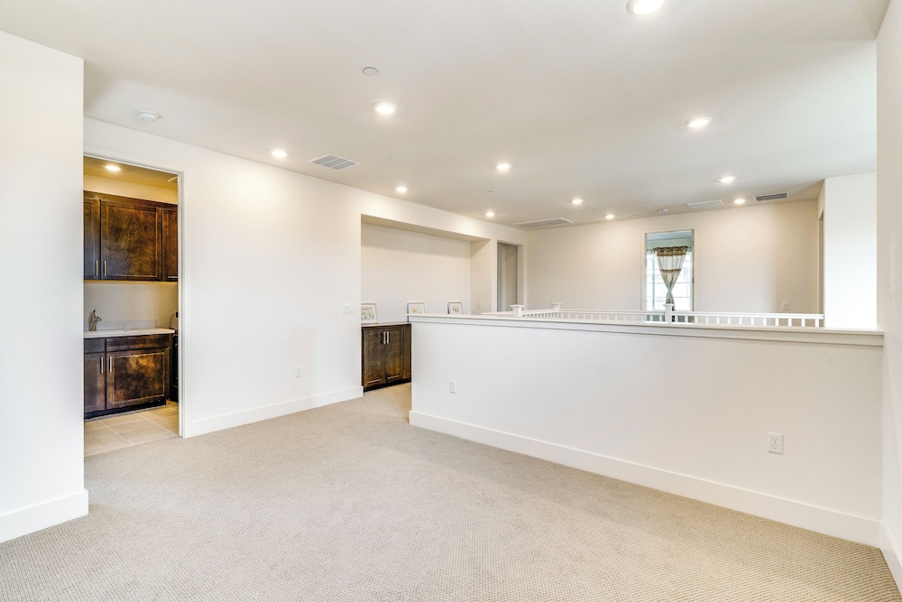 Pool Paradise: Spacious Tracy Home w/ Yard!