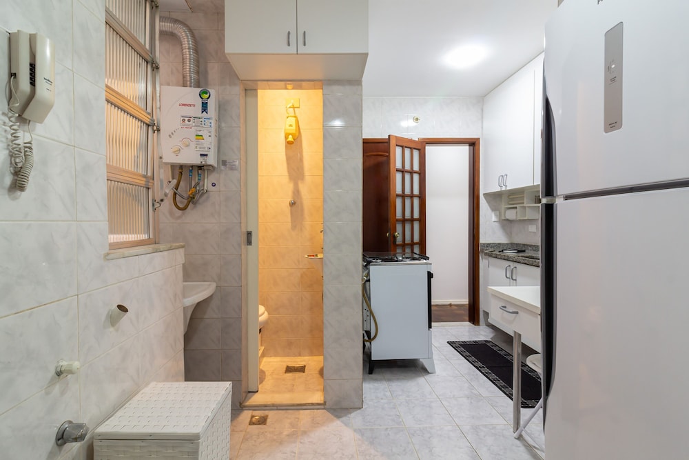 Comfort in Copacabana 9 Minutes From the Beach Cj202